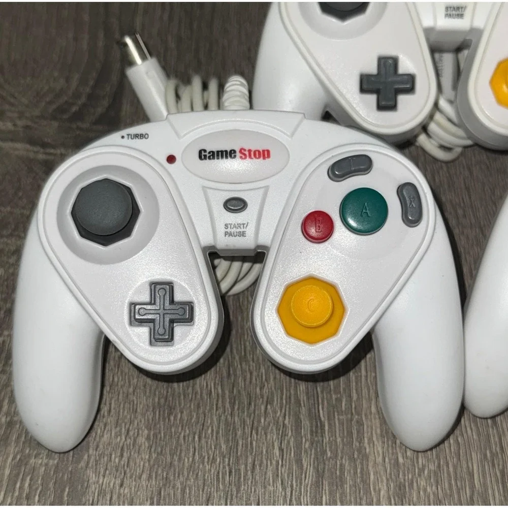 GameStop Wired Controllers for Nintendo GameCube Set of 3 White Turbo READ